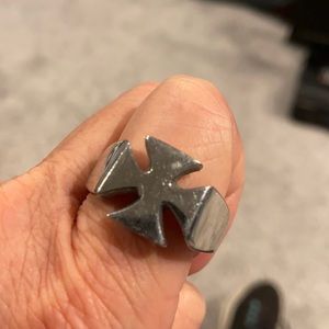 Men’s iron cross silver ring